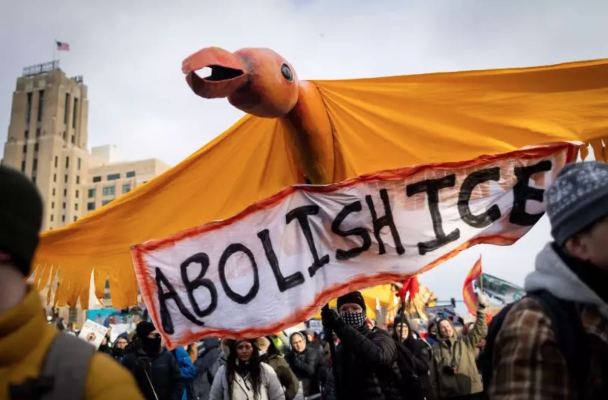 ΗΠΑ: Μαζικές κινητοποιήσεις μετά τον θάνατο της Ρενέ Γκουντ – «Απομακρύνετε την ICE από τις πόλεις»