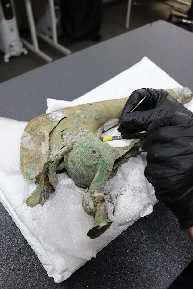 Βρετανία: Εντοπίστηκε μοναδική πολεμική σάλπιγγα 2.000 ετών – Δείτε φωτογραφίες