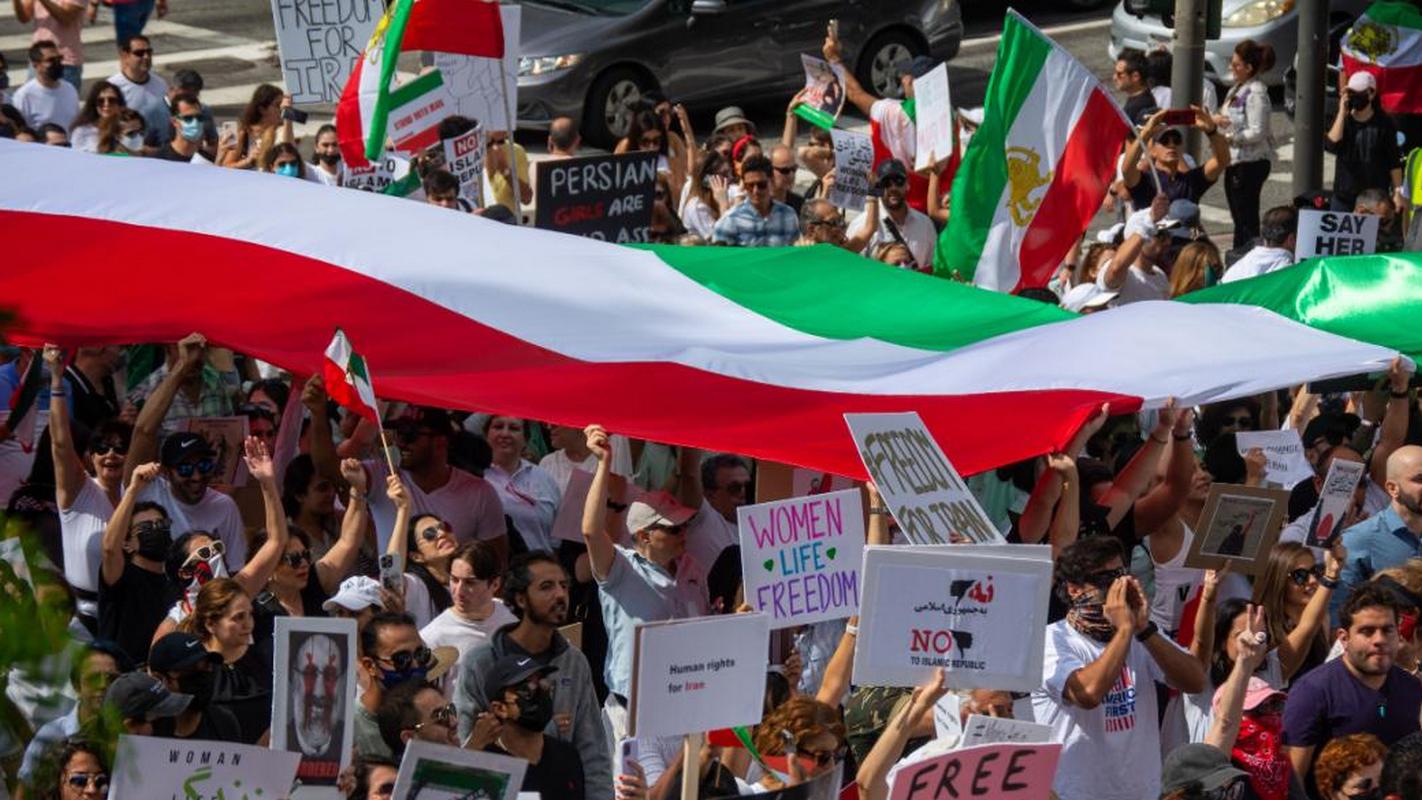 Ιράν: Εξέγερση στους δρόμους με πάνω από 50 νεκρούς σε 13 ημέρες – «Ο λαός έτοιμος να αναλάβει τον έλεγχο των πόλεων», δηλώνει ο Τραμπ