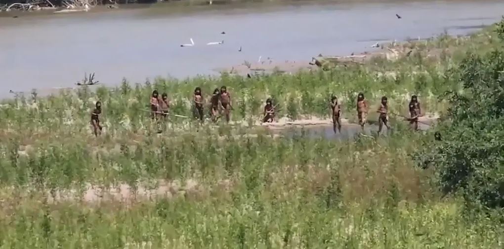Αποκλειστικό βίντεο από απομονωμένη φυλή του Αμαζονίου – Χωρίς καμία επαφή με τον έξω κόσμο