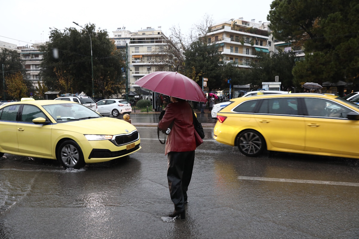Καιρός: Δύο νέα κύματα κακοκαιρίας αναμένονται αυτή την εβδομάδα – Δυνατές καταιγίδες και ισχυροί άνεμοι