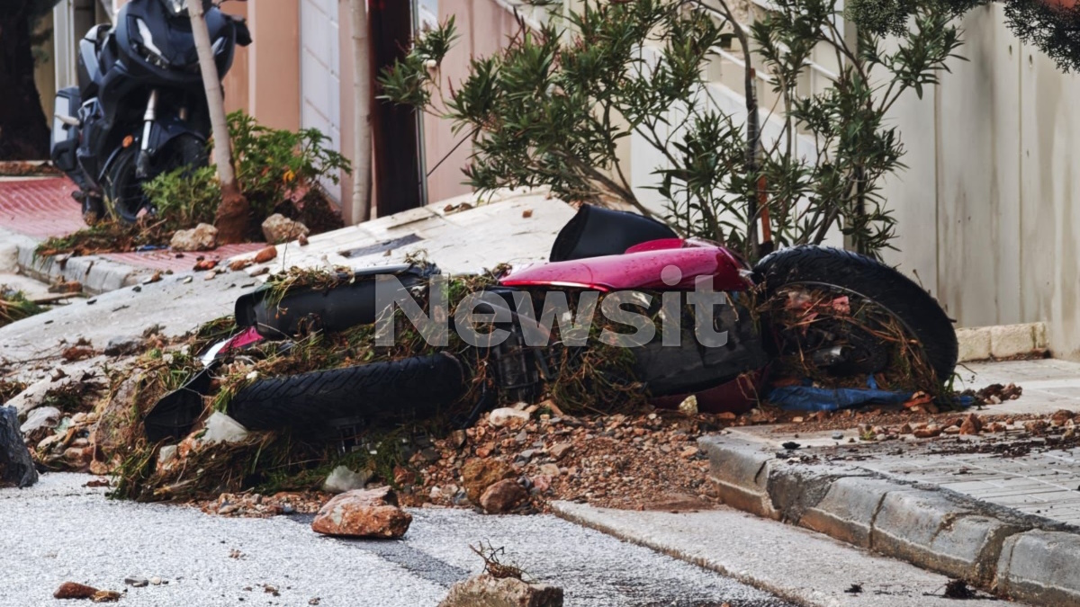 Άνω Γλυφάδα: Συγκλονιστική μαρτυρία για την 56χρονη νεκρή – «Μόνο τα πόδια της διακρίνονταν» – Η επόμενη μέρα μέσα από εικόνες 10 Άνω Γλυφάδα: Συγκλονιστική μαρτυρία για την 56χρονη νεκρή – «Μόνο τα πόδια της διακρίνονταν» – Η επόμενη μέρα μέσα από εικόνες