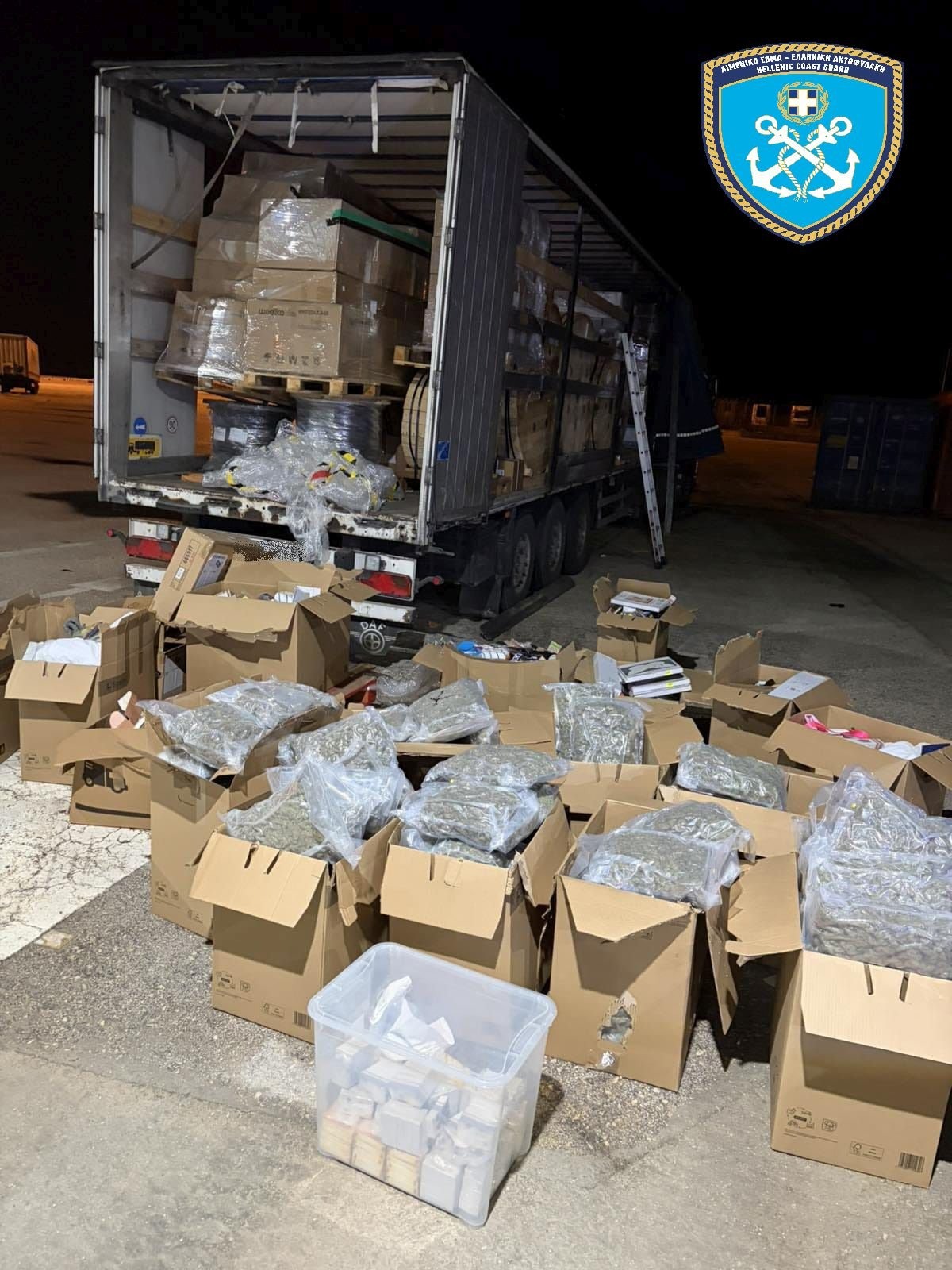 Σύλληψη μελών κυκλώματος ναρκωτικών σε Αθήνα και Πάτρα: Ανακαλύφθηκε κάνναβη αξίας 900.000 ευρώ 2 Μεγάλες ποσότητες κάνναβης διακινούσε συμμορία