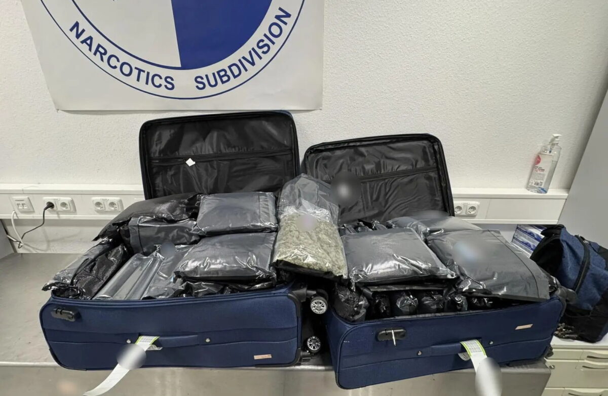 Επιχείρησαν να ταξιδέψουν στην Ιταλία με 72 κιλά κάνναβης στις αποσκευές – Τρεις συλλήψεις στο Ελ. Βενιζέλος