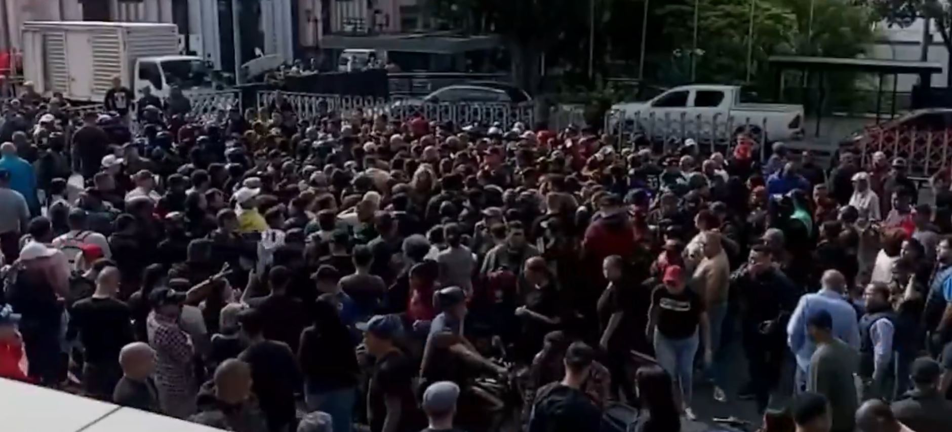 Βενεζουέλα: Κύμα διαδηλώσεων εντός και εκτός μετά την στρατιωτική ανατροπή Μαδούρο από τις ΗΠΑ