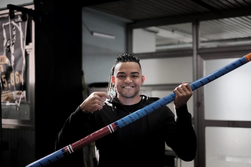 Ο Εμμανουήλ Καραλής προετοιμάζεται για θρυλικά ρεκόρ: Τα καινούργια κοντάρια του Έλληνα πρωταθλητή 4 Ο Εμμανουήλ Καραλής προετοιμάζεται για θρυλικά ρεκόρ: Τα καινούργια κοντάρια του Έλληνα πρωταθλητή