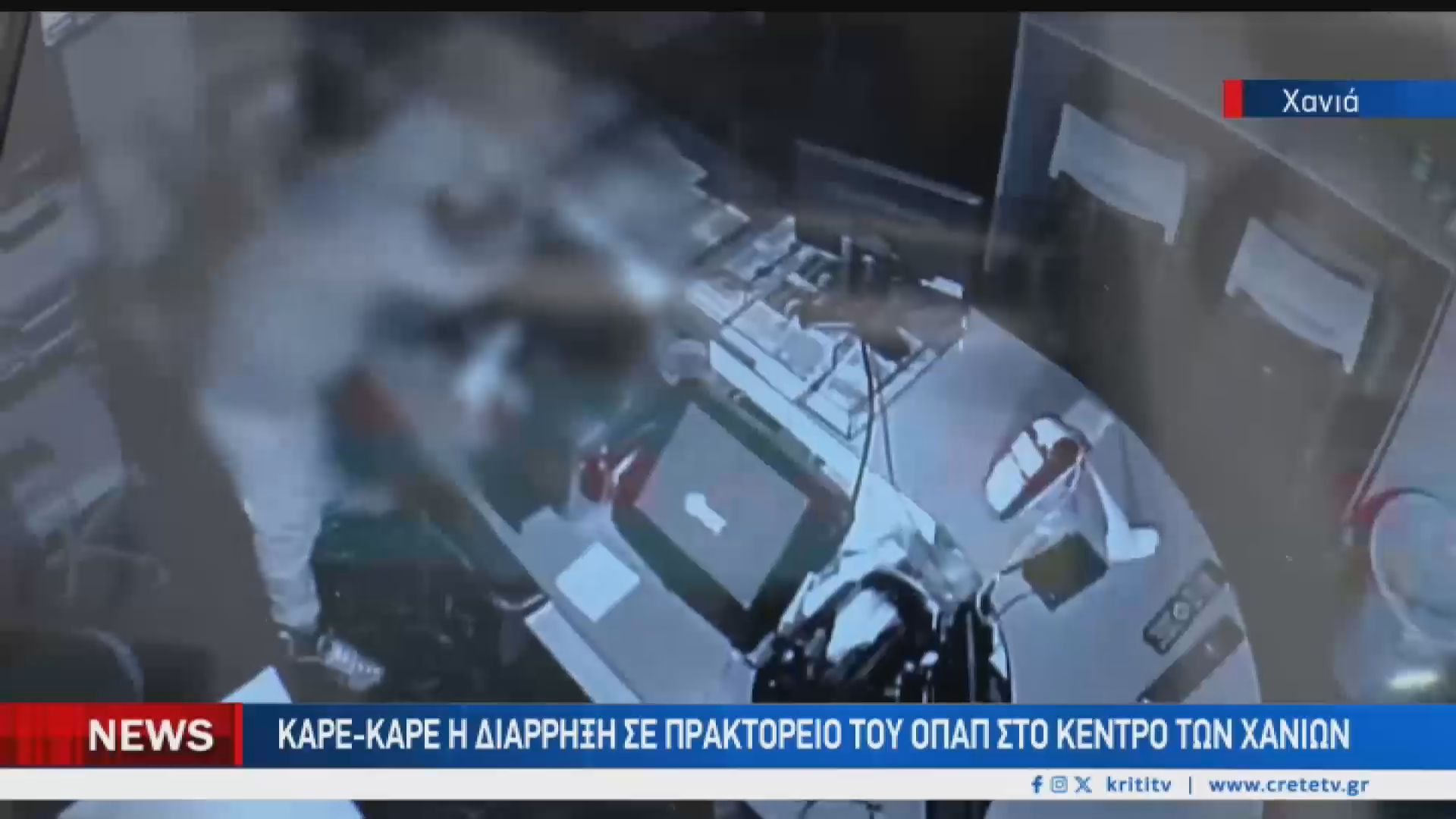 kare-kare-akrovatiki-diarriksi-anarrichithike-apo-tis-ydrorroes-kai-mpoykare-apo-to-parathyraki-toy-mpanioy-1768062316