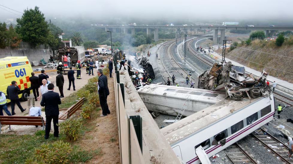 Ισπανία: Ένας κατεστραμμένος αρμός που συγκρατούσε τις ράγες πιθανόν ευθύνεται για τη σιδηροδρομική τραγωδία με 39 νεκρούς