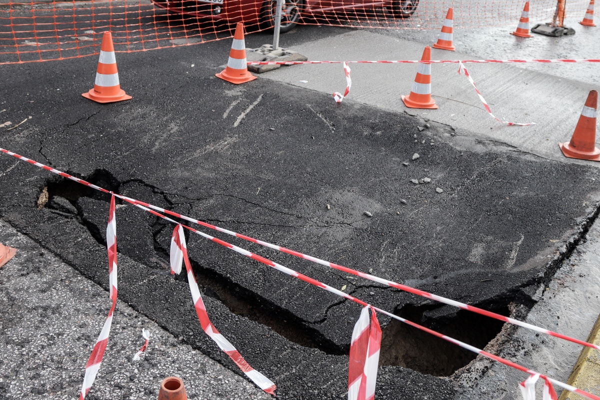 Πειραιάς: Κυκλοφοριακή διακοπή στην Ιάσωνος εξαιτίας καθίζησης