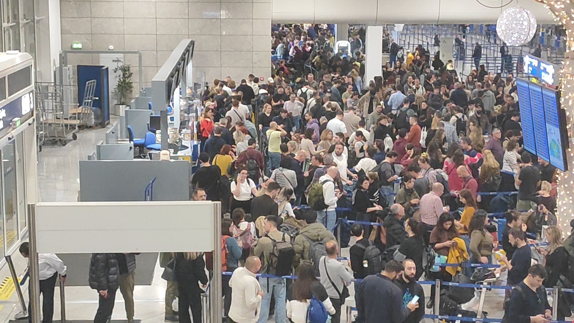 kathysteriseis-sto-aerodromio-eleytherios-venizelos-meta-to-mplak-aoyt-ston-fir-athinon-1767547482