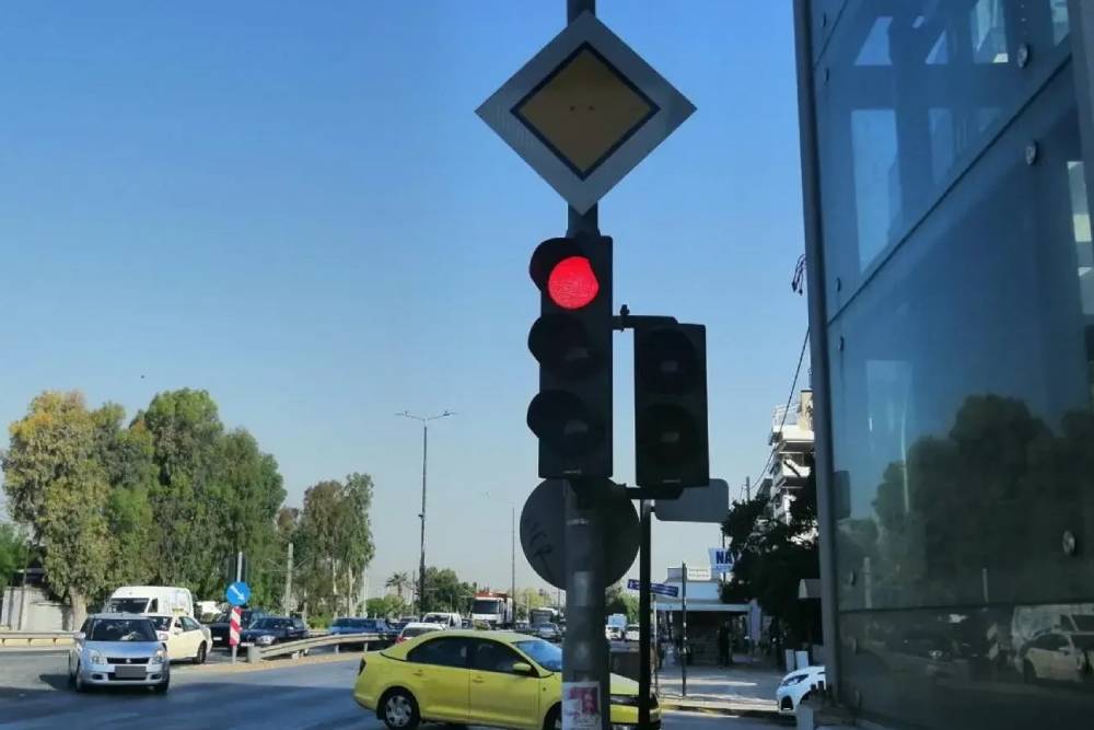 Κάμερες: 10.000 παραβάσεις κόκκινου φαναριού μέσα σε ένα μήνα