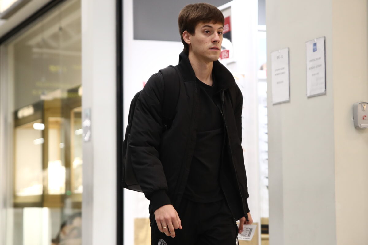 ΠΑΟΚ: Τεταμένη ατμόσφαιρα στην αναχώρηση της ομάδας για τον αγώνα με τη Λιόν