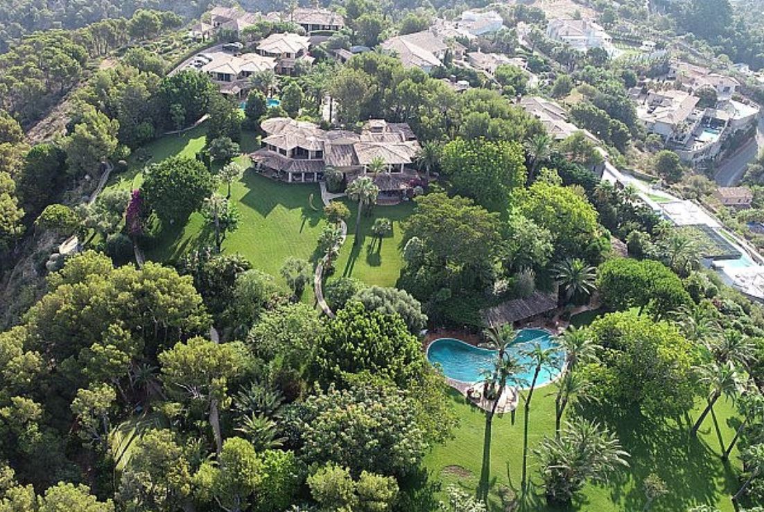 Σουμάχερ: Δεν είναι κατάκοιτος και «αντιλαμβάνεται ορισμένα πράγματα» – Κανόνες «ομερτά» στη βίλα για προστασία της ιδιωτικότητάς του