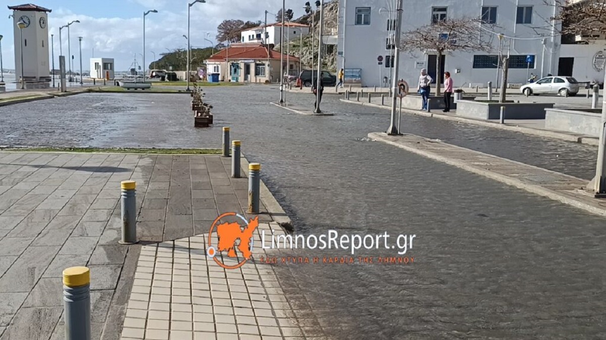 Καιρός: Η θάλασσα εισέβαλε στη στεριά στην Αχαΐα – Καταστροφές σε οχήματα στη Λήμνο και σκάφη στην Εύβοια