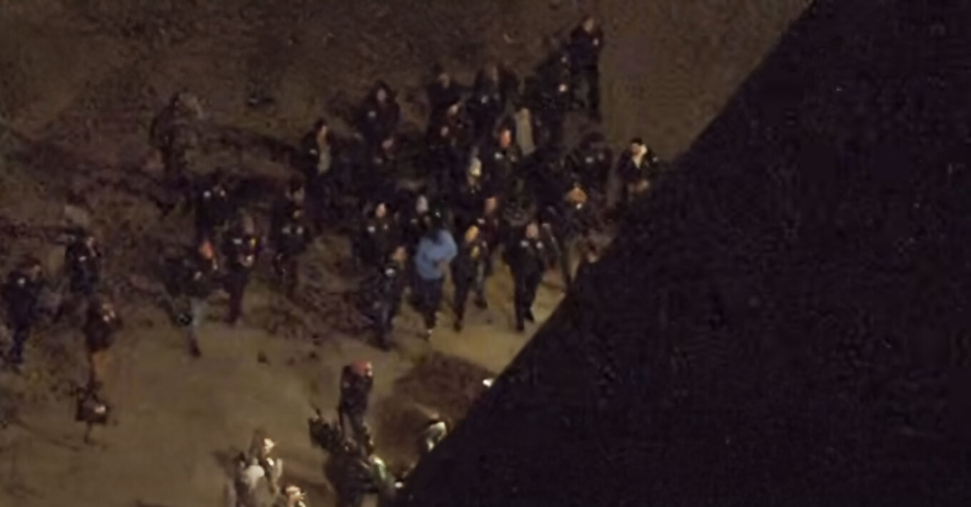 Νικολάς Μαδούρο: Με χειροπέδες αποβιβάστηκε από το αεροσκάφος