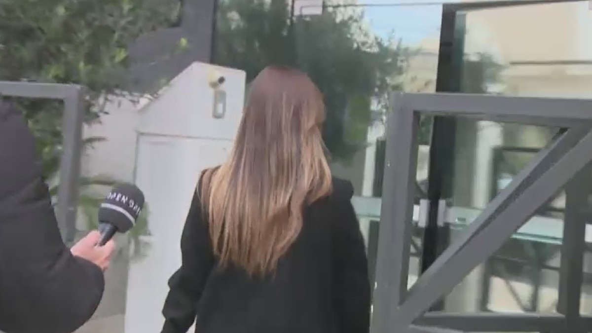 Αντωνά: Το «κυνηγητό» με δημοσιογράφο όταν ρωτήθηκε για την εκπομπή της Καραβάτου