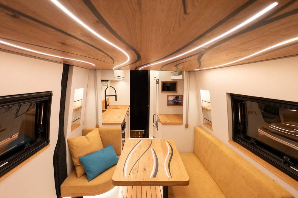 Το πιο ανθεκτικό Mercedes Sprinter μετατρέπεται σε σπίτι 11 Το πιο ανθεκτικό Mercedes Sprinter μετατρέπεται σε σπίτι