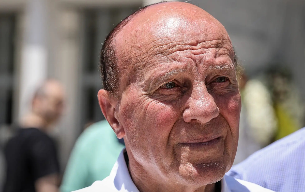 Μίμης Δομάζος: «Ο πατέρας μας θα παραμένει δίπλα μας όσο ψηλά κι αν είναι» συγκινούν Ράνια και Ευαγγελία