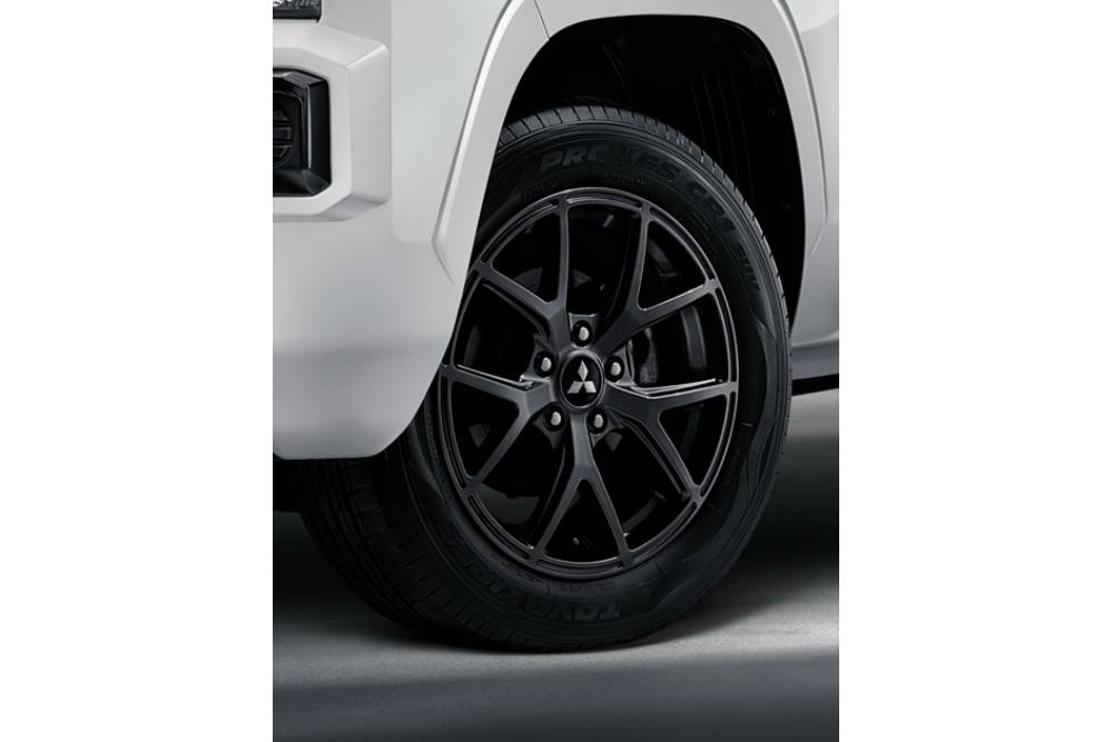 mitsubishi triton mega cab street (4)