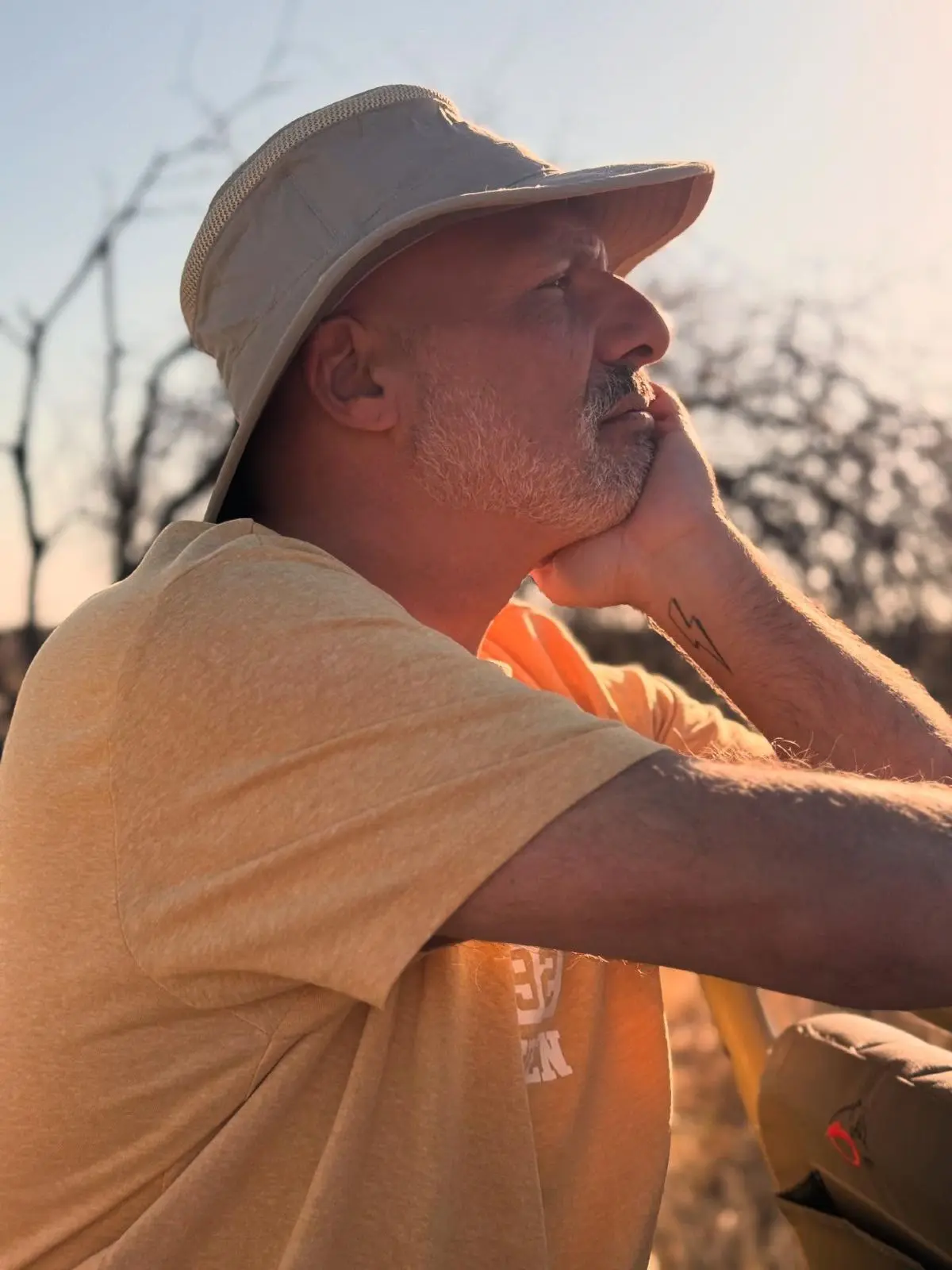 Ο Νίκος Μουτσινάς στην Αφρική