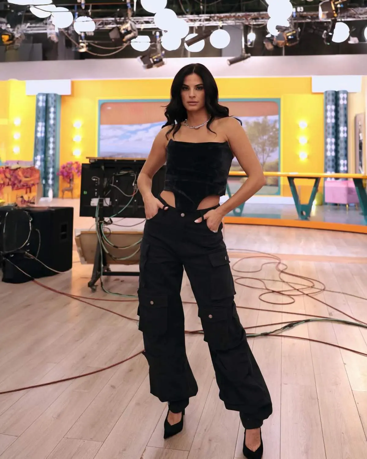 Με cargo παντελόνι η Χριστίνα Μπόμπα