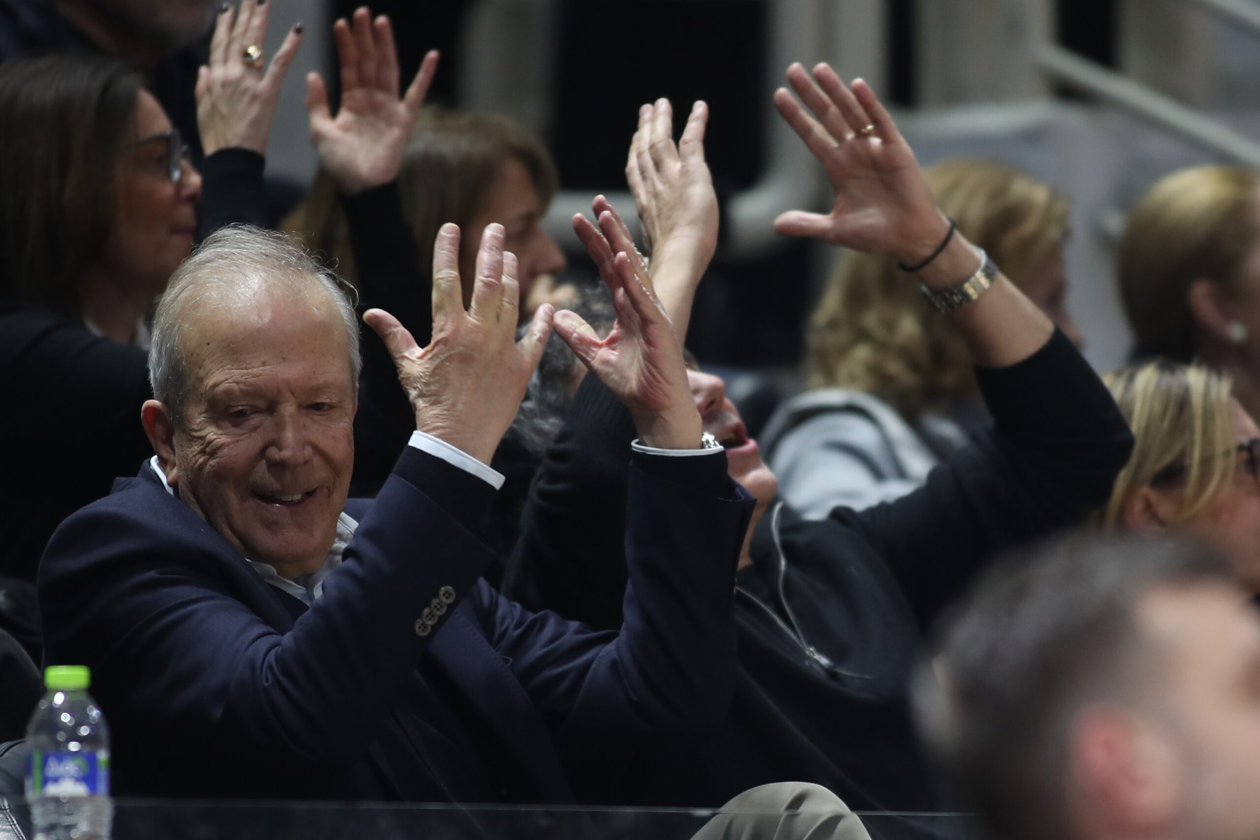 Ο Αριστοτέλης Μυστακίδης παρακολούθησε το ΠΑΟΚ – Παναθηναϊκός και αντέδρασε εντυπωσιακά στην εξέδρα