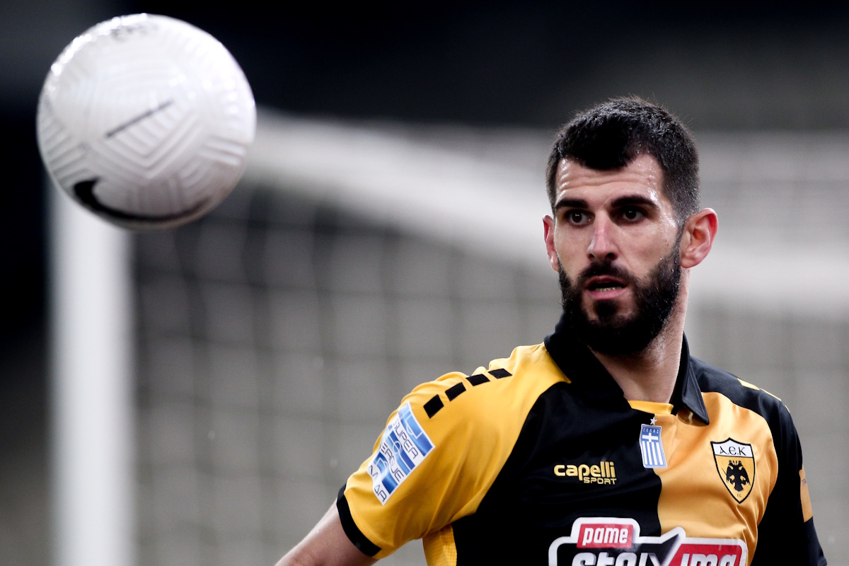 Ο πρώην άσος ΑΕΚ και ΠΑΟΚ, Ολιβέιρα, αποβλήθηκε στον τελικό του League Cup Πορτογαλίας λόγω χειρονομιών προς την εξέδρα