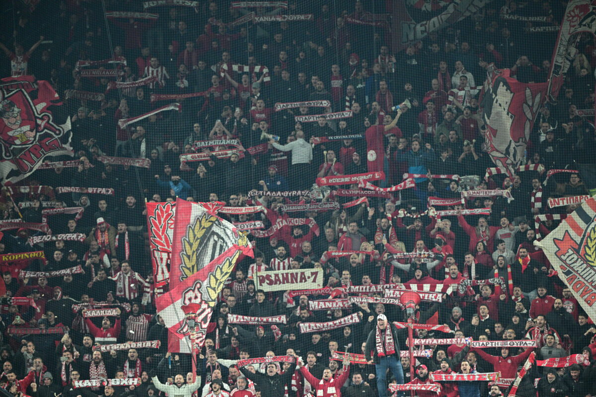 Άγιαξ – Ολυμπιακός: Η Damm Square βάφτηκε ερυθρόλευκη από τους οπαδούς των Πειραιωτών