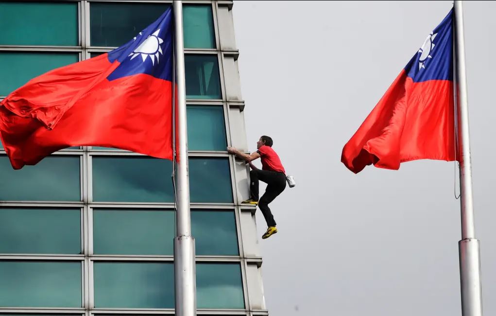 Άλεξ Χόνολντ: Ο αναρριχητής κατέκτησε τον ουρανοξύστη Taipei 101 χωρίς σχοινιά – Ζωντανή μετάδοση από το Netflix