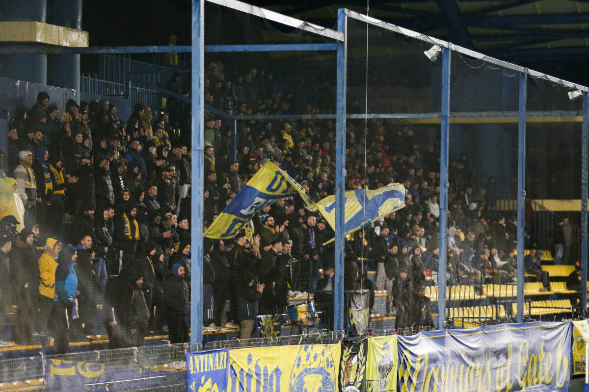 Οι φίλαθλοι του Παναιτωλικού αποθέωσαν τους Τάισον και Κωνσταντέλια, με τον ΠΑΟΚ να ανταποδίδει την εκτίμηση.