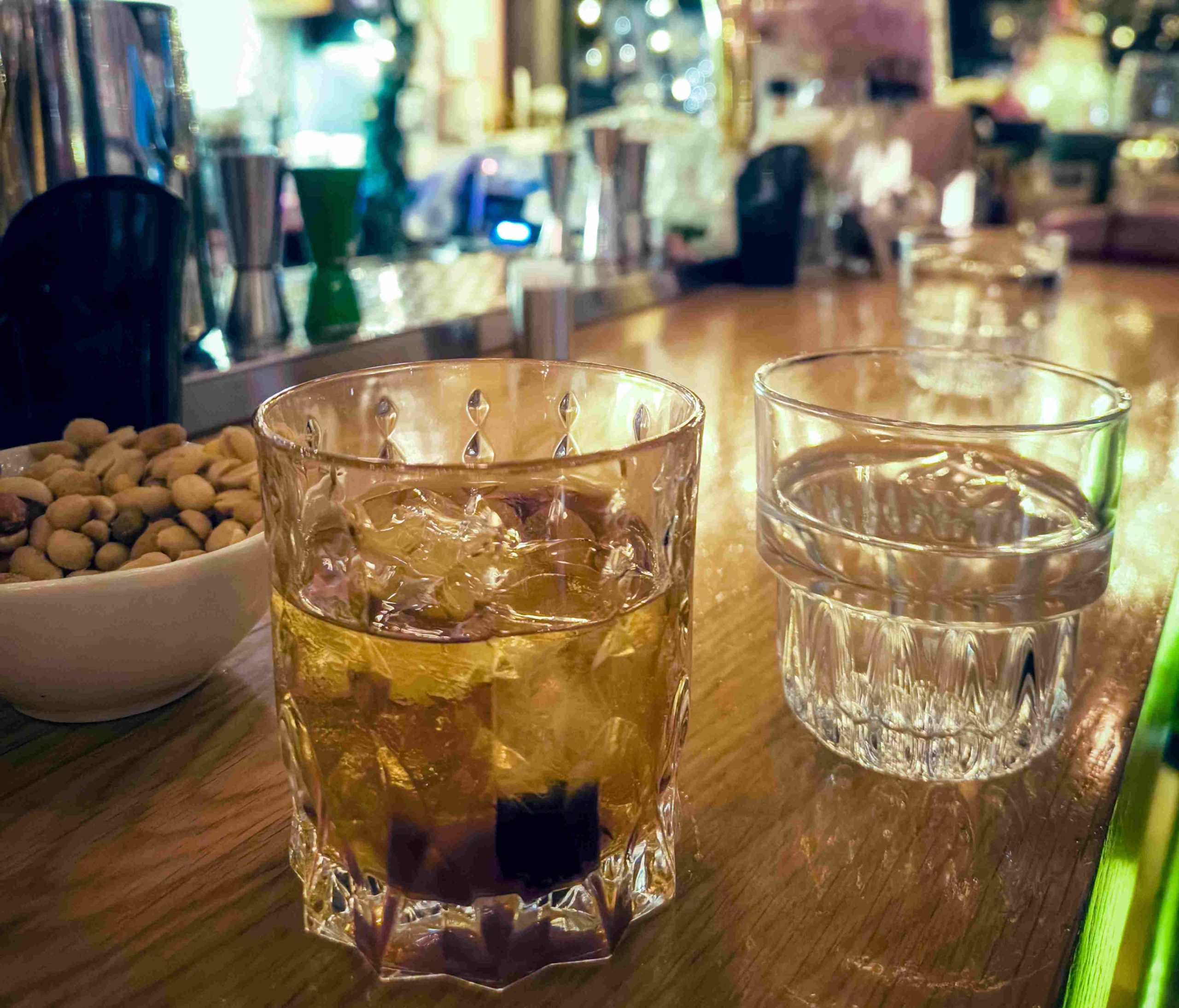 ΒΙΝΤΕΟ: Γυναίκα αποκαλύπτει την εντυπωσιακή αλλαγή στο πρόσωπό της μετά από 30 ημέρες χωρίς αλκοόλ