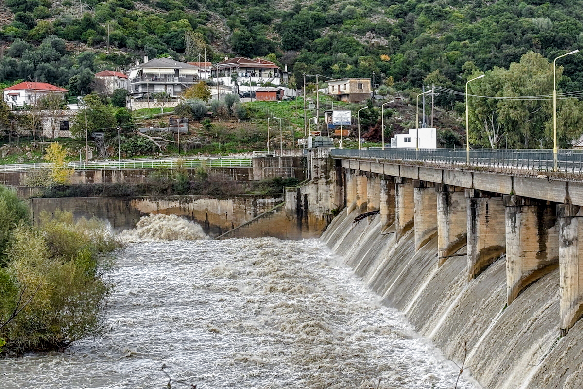 Ήπειρος: Ο ποταμός Καλαμάς πλημμύρισε – Ζημιές σε καλλιέργειες, ανησυχία για την επερχόμενη κακοκαιρία