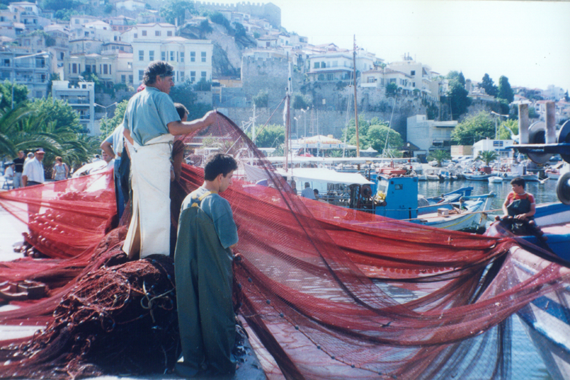 Αναλλοίωτες αναμνήσεις: Η ιστορία των ψαράδων της Καβάλας, τα καΐκια από το Τσεσμέ και η ατραξιόν (φωτό) 14 Αναλλοίωτες αναμνήσεις: Η ιστορία των ψαράδων της Καβάλας, τα καΐκια από το Τσεσμέ και η ατραξιόν (φωτό)