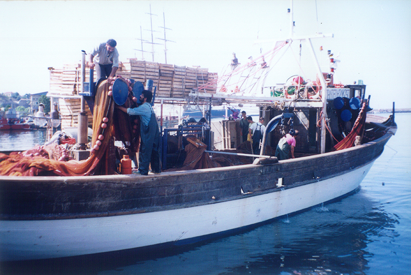 Αναλλοίωτες αναμνήσεις: Η ιστορία των ψαράδων της Καβάλας, τα καΐκια από το Τσεσμέ και η ατραξιόν (φωτό) 11 Αναλλοίωτες αναμνήσεις: Η ιστορία των ψαράδων της Καβάλας, τα καΐκια από το Τσεσμέ και η ατραξιόν (φωτό)