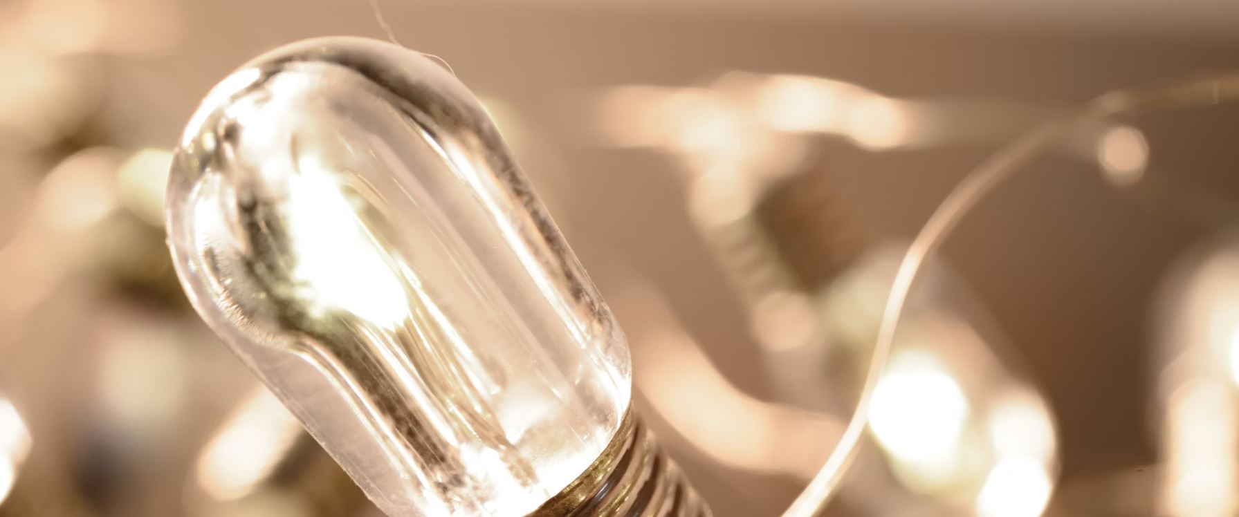 Ηλεκτρική ενέργεια: Γιατί οι καταναλωτές επιλέγουν σταθερά τιμολόγια ρεύματος