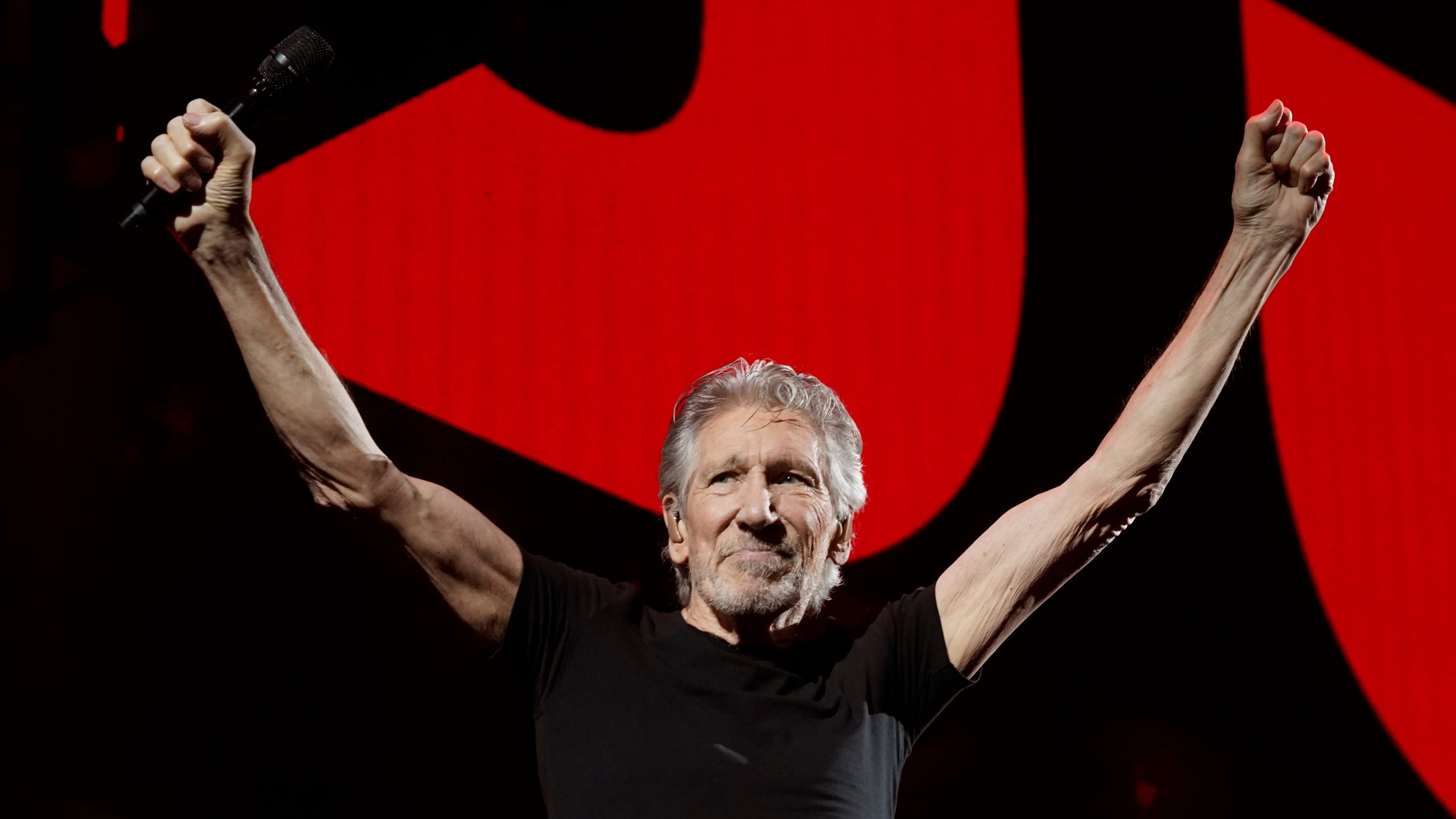 Ρότζερ Γουότερς προς Ντόναλντ Τραμπ: «Σταμάτα να φέρεσαι σαν ανώριμο παιδί σε σχολική αυλή, ωρίμασε»