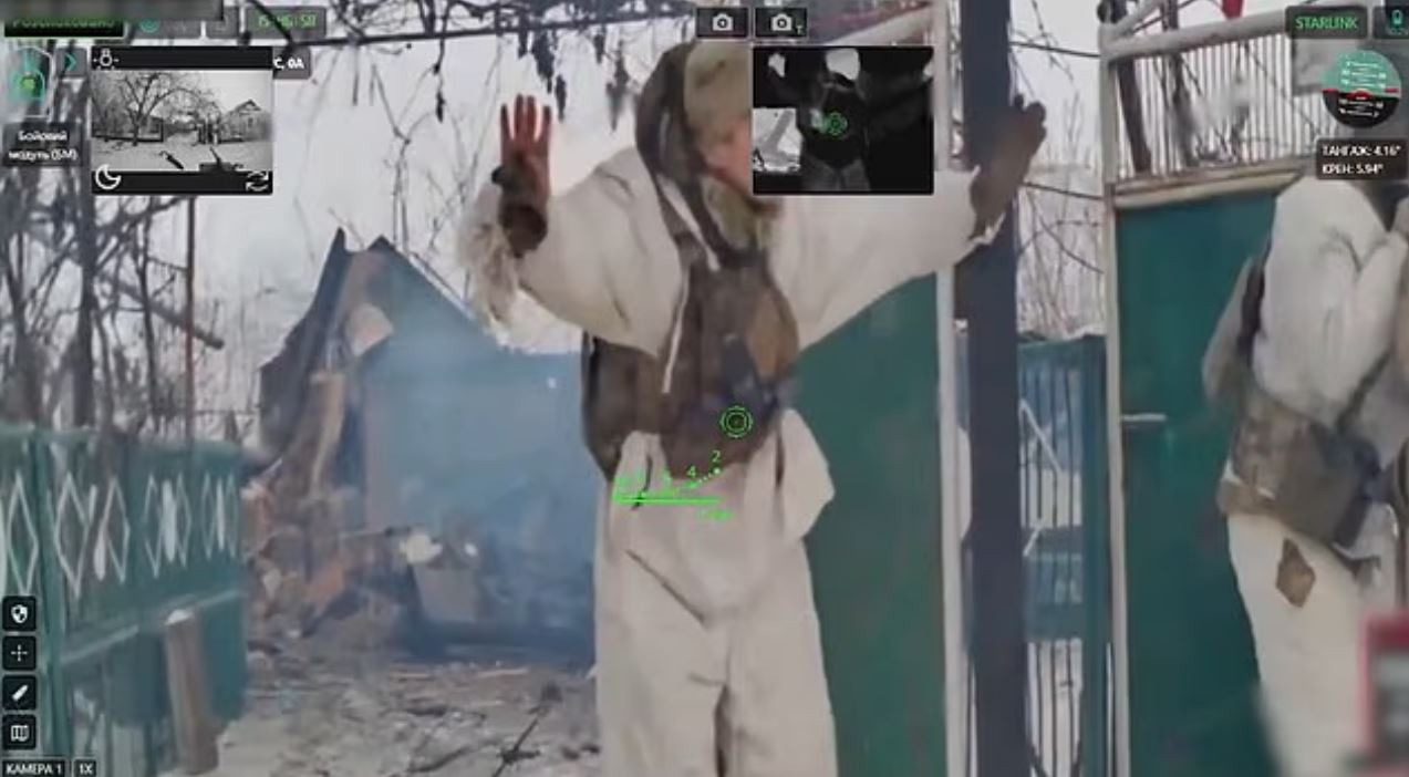 Βίντεο: Ρώσοι στρατιώτες παραδίδονται σε ουκρανικό drone στο πεδίο της μάχης – Υποκύπτουν με τα χέρια ψηλά 2 Βίντεο: Ρώσοι στρατιώτες παραδίδονται σε ουκρανικό drone στο πεδίο της μάχης – Υποκύπτουν με τα χέρια ψηλά