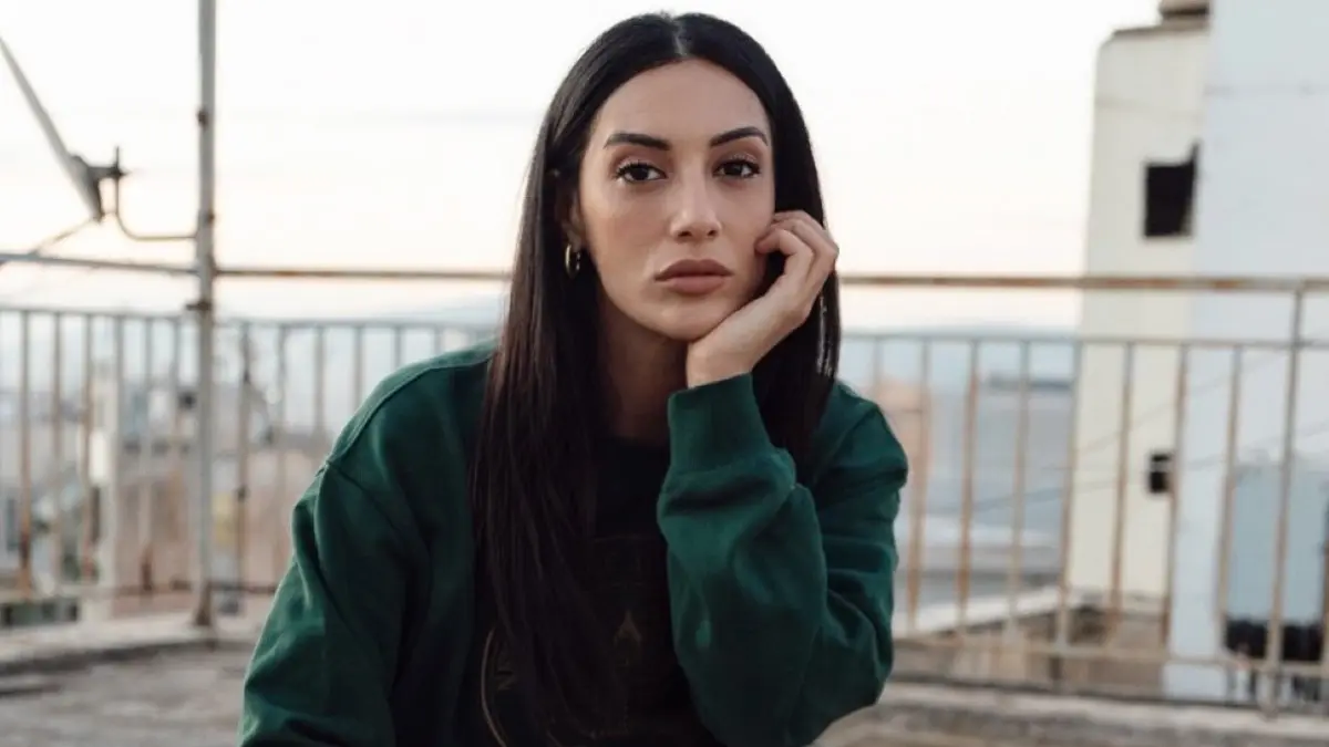 Ευγενία Σαμαρά: «Στα 30 μου βίωσα μια μικρή κρίση ηλικίας! Αισθάνθηκα ελεύθερη όταν έκανα κατάψυξη ωαρίων» 2 Η Ευγενία Σαμαρά με πράσινο πουλόβερ