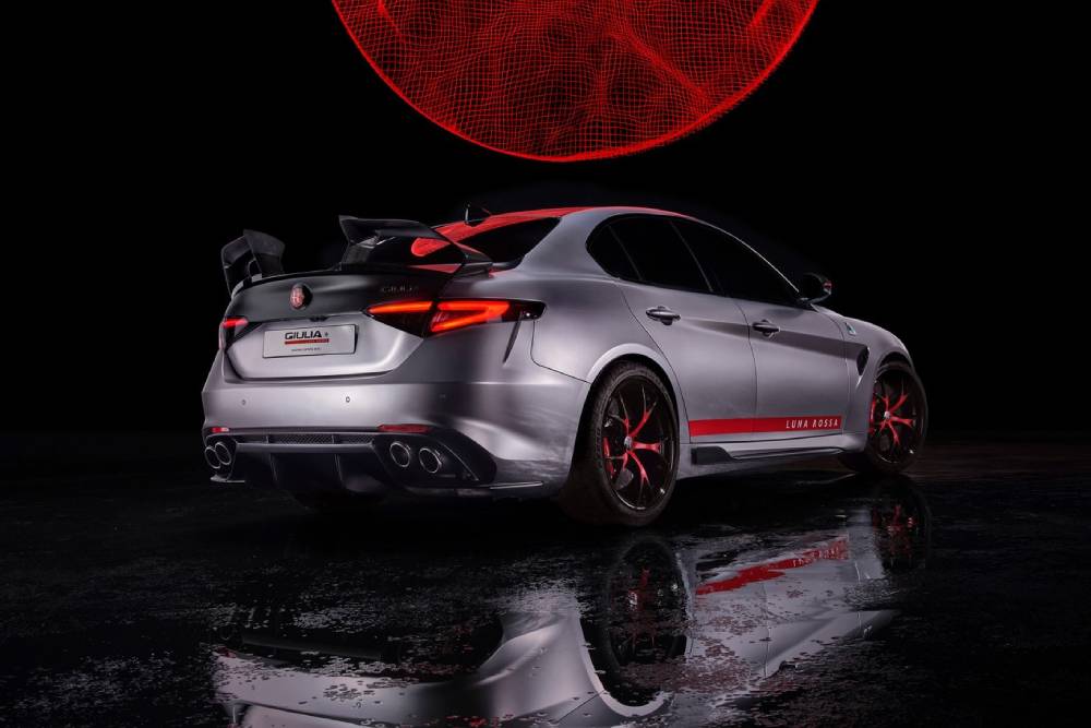 «Φτερωτή» ανανεωμένη Alfa Romeo Giulia Quadrifoglio Luna Rossa