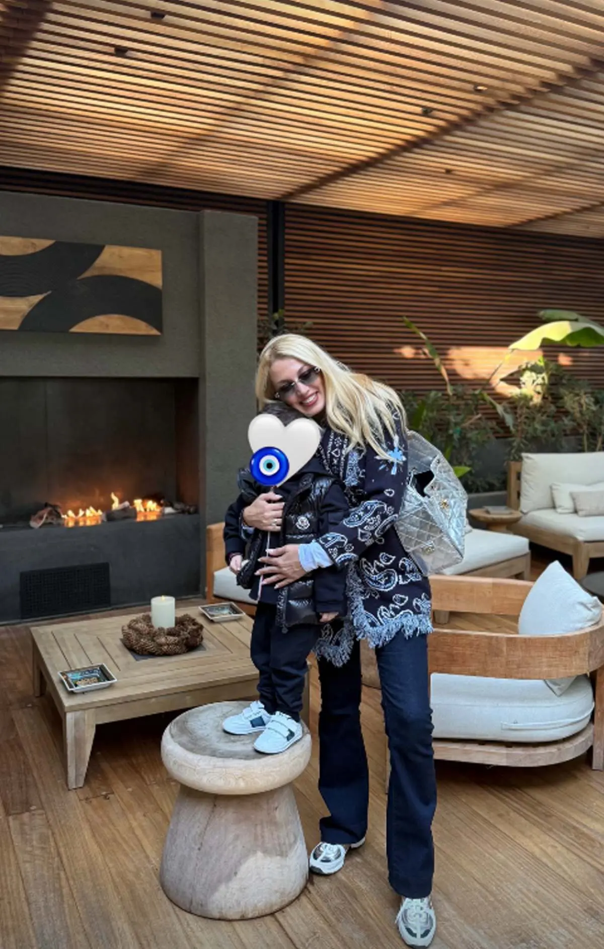 Το πανωφόρι της Κωνσταντίνας Σπυροπούλου που έγινε viral και θα λατρέψεις την άνοιξη – Το ολλανδικό brand που προτιμά 3 Με πανωφόρι η Κωνσταντίνα Σπυροπούλου