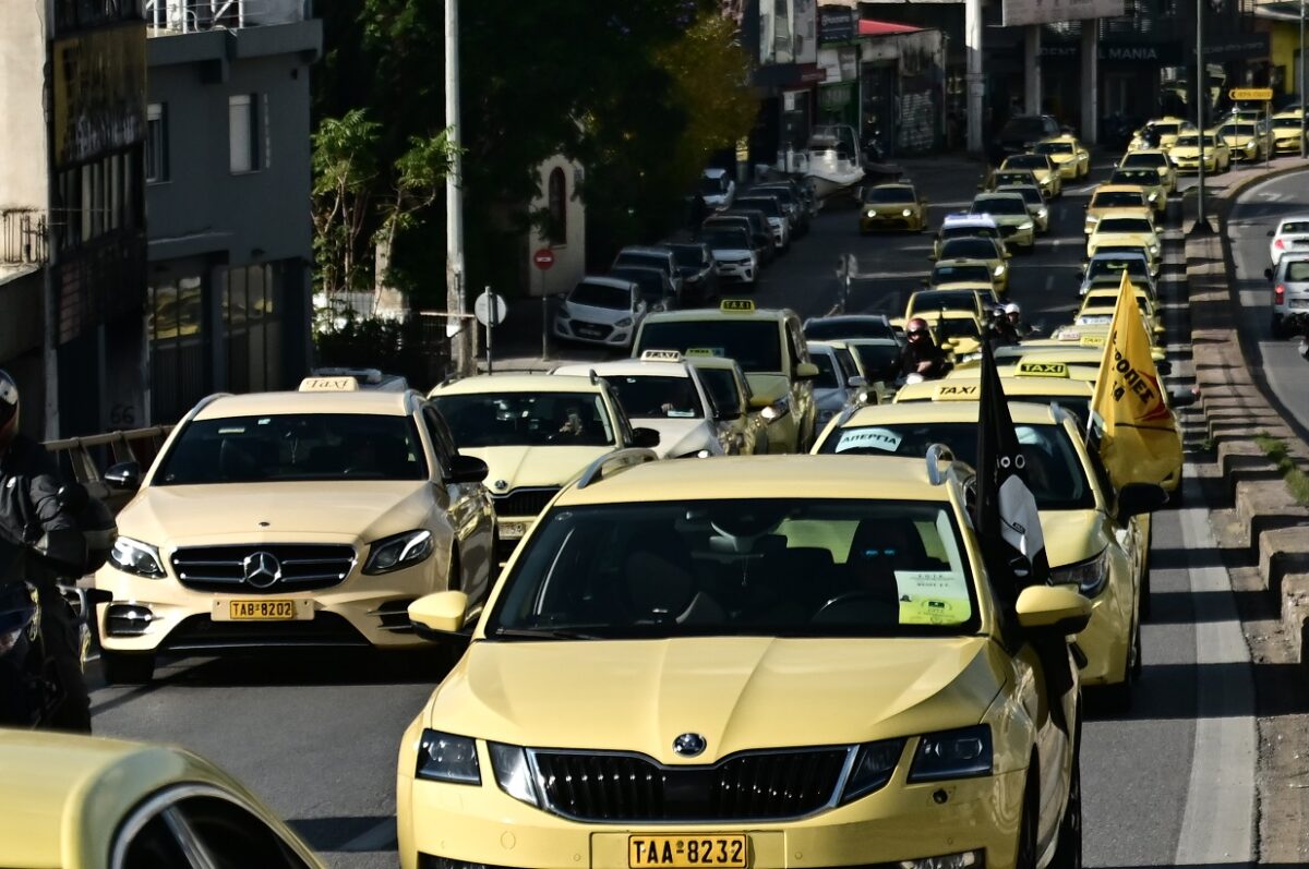 Απεργία αορίστου χρόνου ξεκινούν οι ταξιτζήδες από την Τρίτη 13 Ιανουαρίου