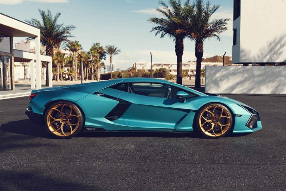 teal-lambo-revuelto-on-bespoke-goldllagoscattivofo (2)