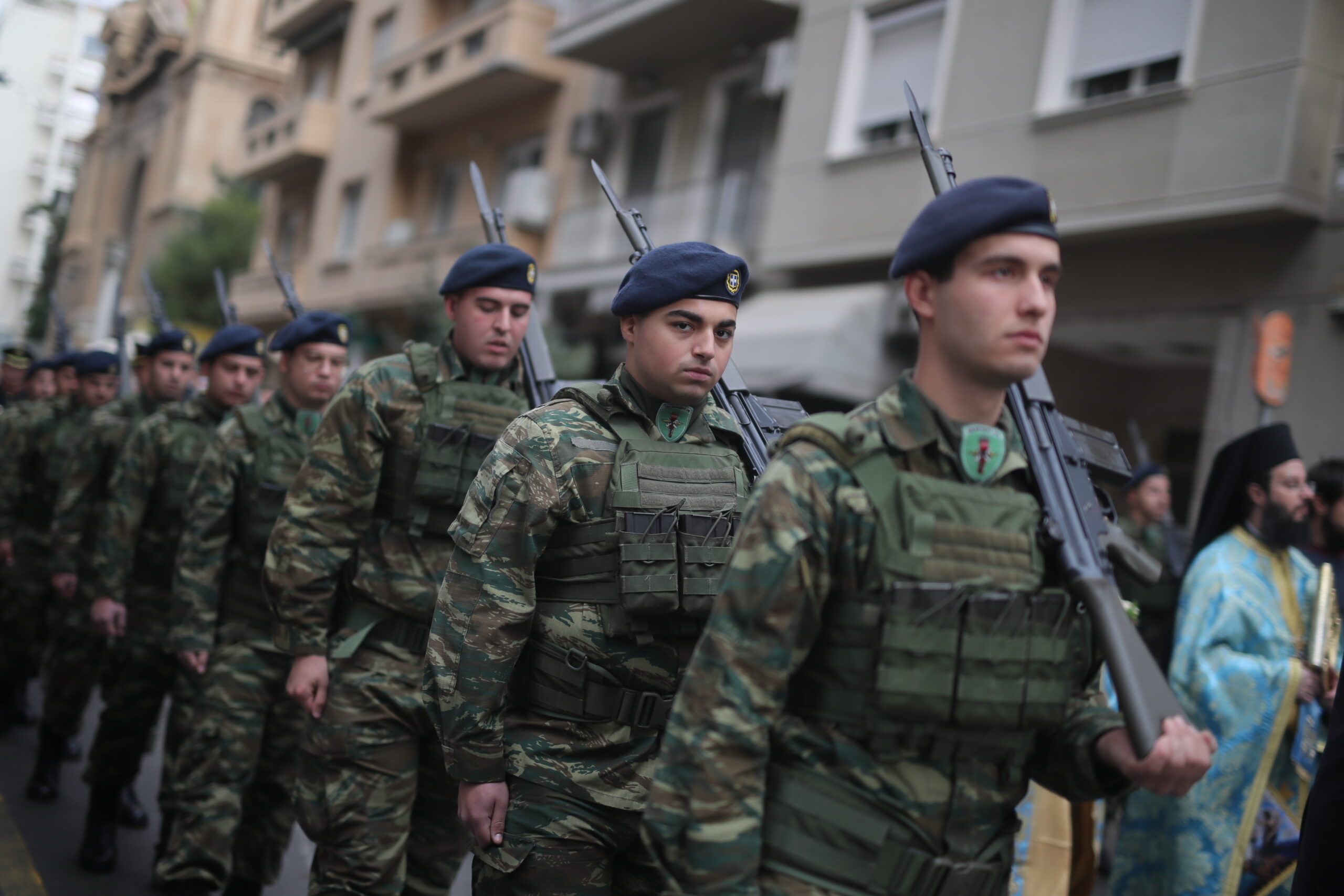 Θεοφάνεια: Εντυπωσιακές τελετές αγιασμού των υδάτων σε Πειραιά και Αθήνα – Δείτε εικόνες 42 Στρατός