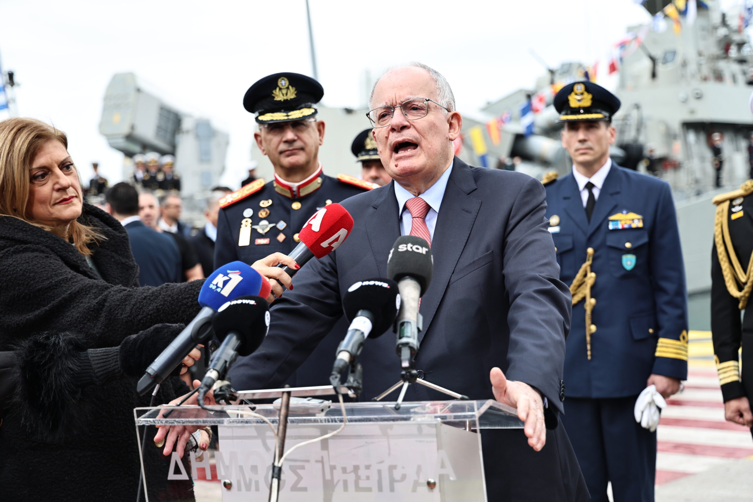 Θεοφάνεια: Εντυπωσιακές τελετές αγιασμού των υδάτων σε Πειραιά και Αθήνα – Δείτε εικόνες 35 Κωνσταντίνος Τασούλας