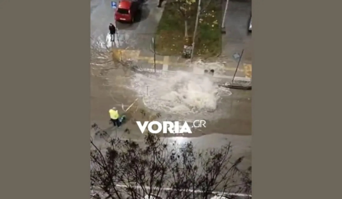Θεσσαλονίκη: Σοβαρή έκρηξη αγωγού νερού με 4 τραυματίες – Δείτε βίντεο από το σημείο