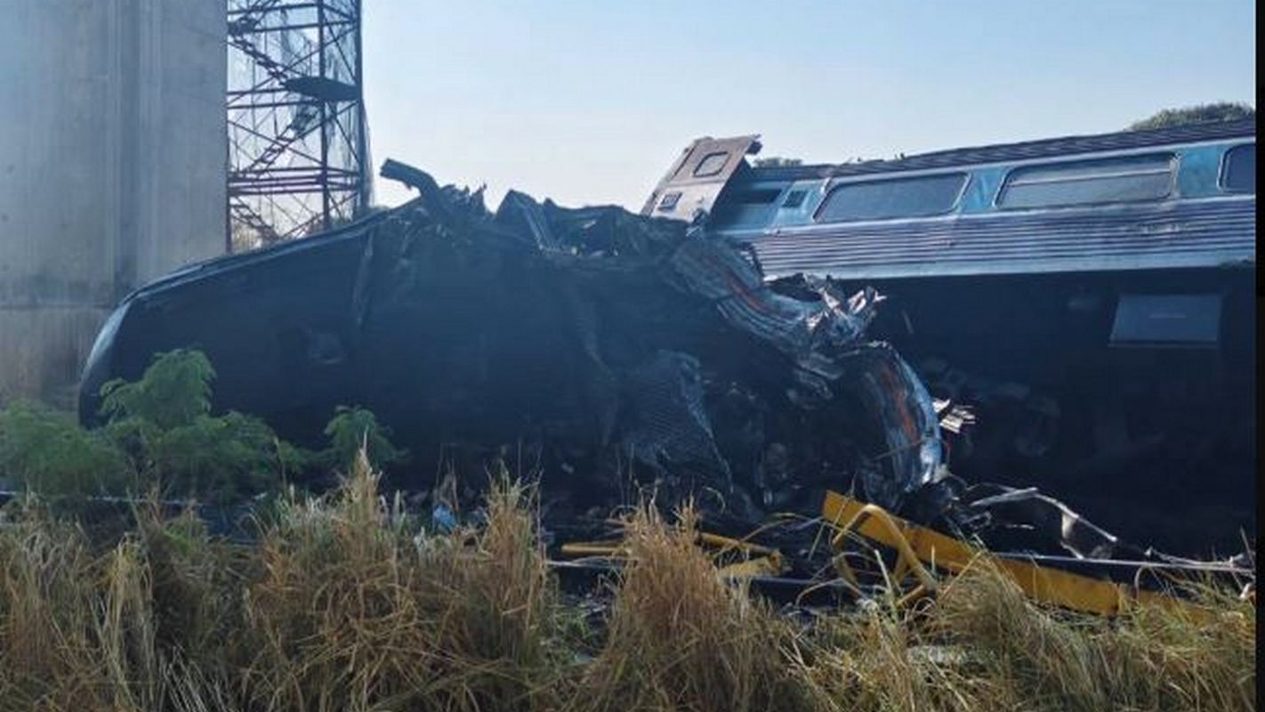 Δραματική Κατάρρευση στην Ταϊλάνδη: Πάνω από 12 νεκροί και 30 τραυματίες από πτώση γερανού σε τρένο