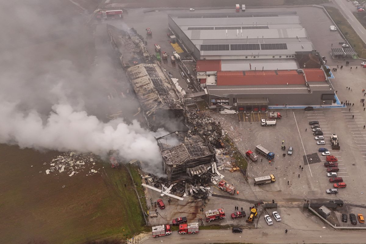 Βιολάντα: Το εργοστάσιο πριν και μετά την απόλυτη καταστροφή 8 Φωτιά στο εργοστάσιο «Βιολάντα»