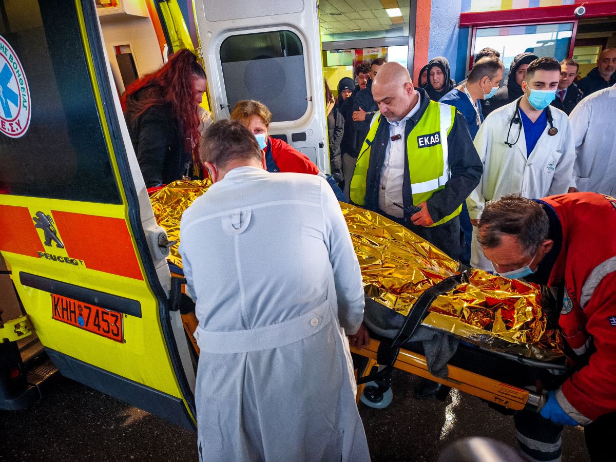 Ο ΠΑΟΚ αποχαιρετά τα 7 παλικάρια που χάθηκαν στη Ρουμανία: Συγκίνηση όταν οι σοροί έφτασαν στην Τούμπα – Το τρισάγιο και η επιστροφή τους στην πατρίδα