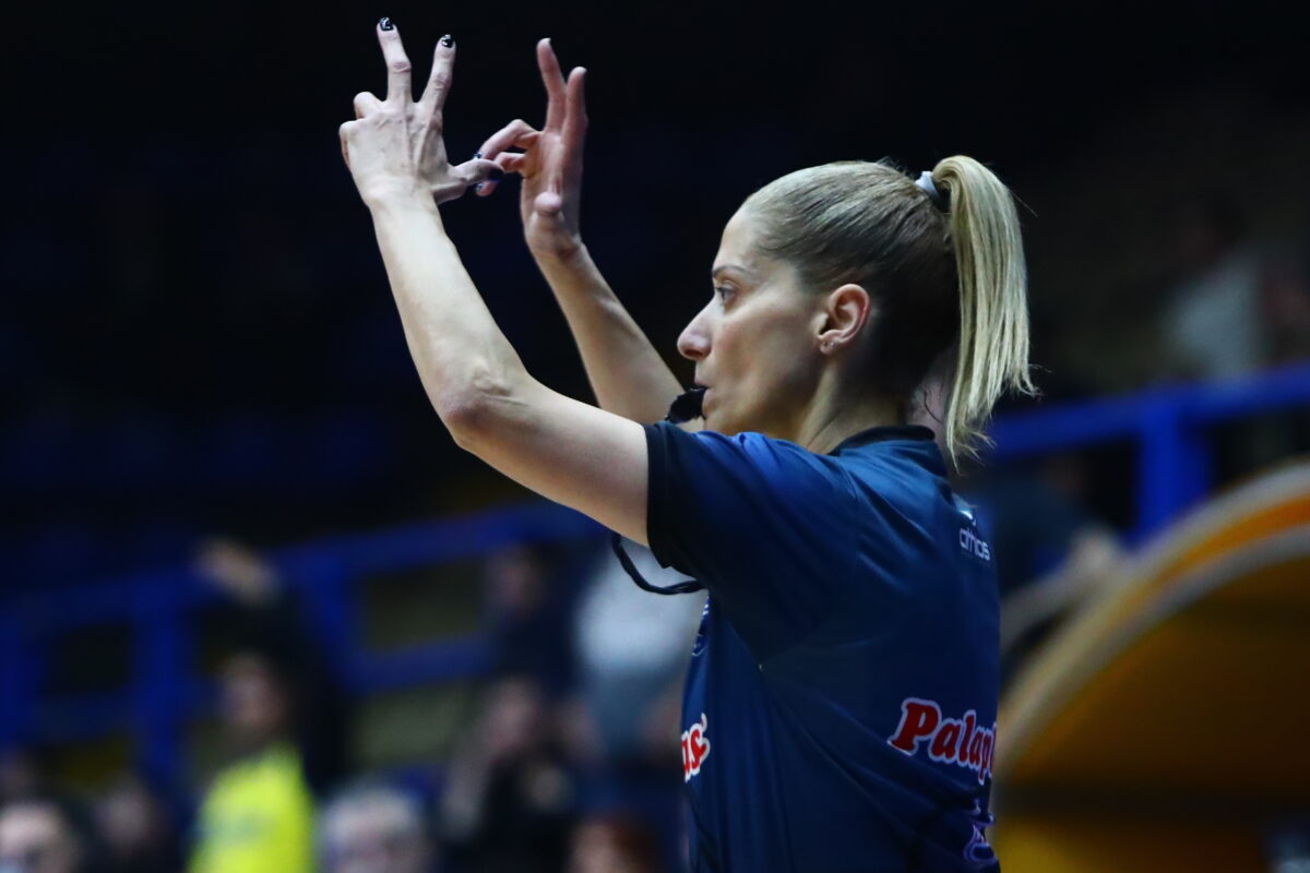 Αλεξανδρής εναντίον Τσαρούχα: «Δεν έχω γνωρίσει πιο αμείλικτη διαιτητή»