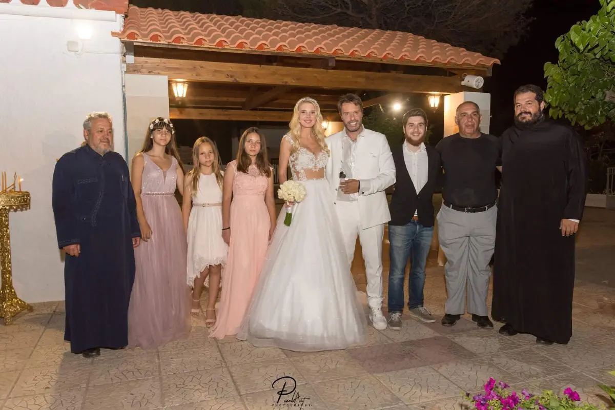 Τζώρτζογλου: Συγκινημένος αναφέρεται στον χωρισμό του από τη Μαριόλα – «Ήθελα να προστατεύσω το Σοφάκι μου από εμένα» 31 Ο Στράτος Τζώρτζογλου και η Σοφία Μαριόλα στον γάμο τους